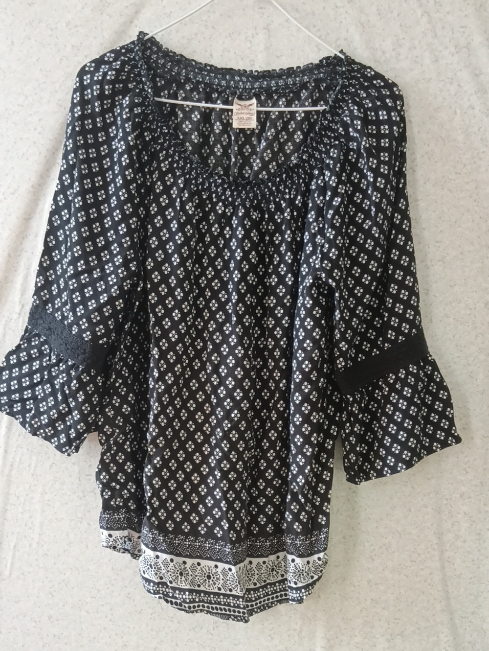 Faded Glory Black and White Printed Peasant Tunic